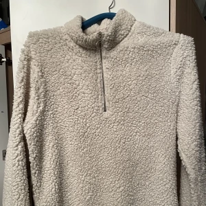 Fin tröja  - Bomullströja jag tror som är skit fin 