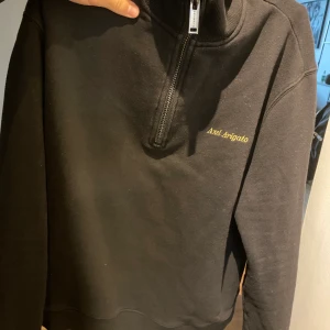 Axel Arigato Halfzip - En skön halfzip från axel arigato