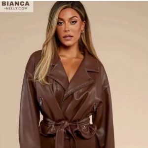 Bianca ingrosso jacka - Jacka från biancas kollektion hos Nelly! Är i nyaskick då den endast är använd en gång 🙏🏽😊  Köparen står för frakten!