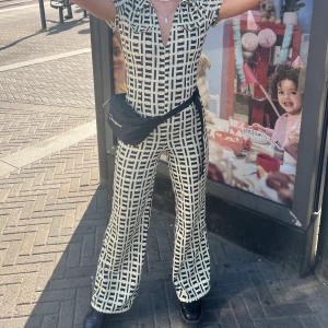 Skitcool jumpsuit - Endast använd en gång, nyskick  Skitcool!