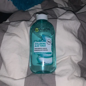 Hudvård  - En face toner med alovera använd en gång. Den är även vegansk 