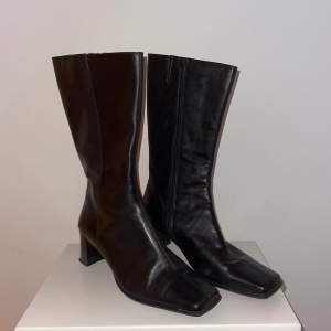 ✨!BOOTS BOOTS BOOTS!✨ Svarta leather boots I topp skick Frakt 60kr  (OBS! Säljer inte under 500kr)