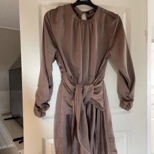 Klänning från Ginatricot  - Aldrig använy