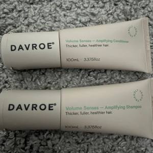 Davroe volym schampo & balsam  - Volymgivande serie från Davroe. Endast använd EN gång,mycket kvar.  Dessa är i 100 ml så är perfekt att få prova på några gånger innan man väljer att köpa större förpackning. Köpt för 249 kr.  