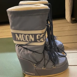Moonboots - Moonboots i ljusblå färg. Storlek 38/41z. Använda fåtal gånger