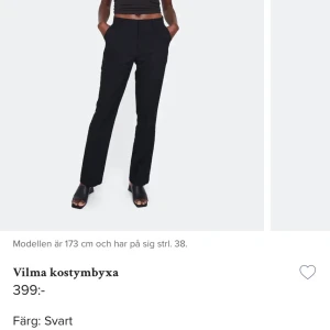 Kostymbyxor - Säljer mina svarta kostymbyxor från Bikbok. Använda fåtal gånger. Inga skador eller liknande. 