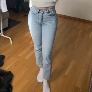 Jeans från bikbok - Favvo jeans men passar tyvärr ej längre. Storlek 26. Från bikbok minns ej ord pris men tror 500kr. Kan skicka mer bilder, säljer även exakt likadana fast i svarta.