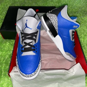 Nike air Jordan 3 retro 44 - Nike air Jordan 3 retro varsity royal i storlek 44. Helt nya i kartong, har kvitto. Kan mötas i Stockholm eller skickas