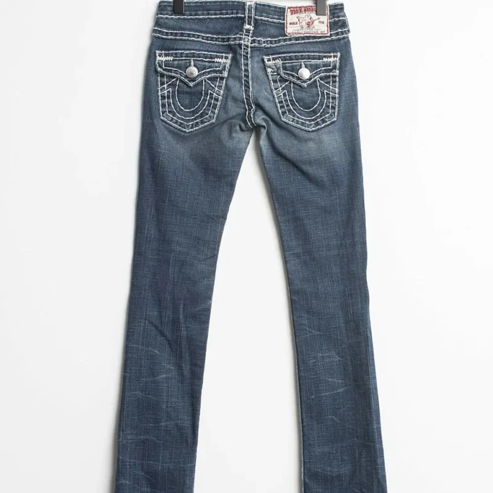 Söker True Religion Jeans i stl 24/25-34 för ett rimligt pris☺️. Jeans & Byxor.