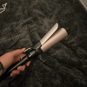 Locktång från babyliss  - Aldrig använd. Från 1 till 8 i styrka. 