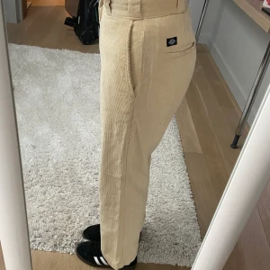 Dickies - Corduroy byxor från Dickies. 