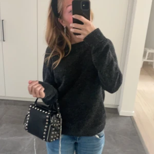 Zara väska  - Säljer då den inte kommer till användning för fler frågor eller funderingar kontakta ❤️❤️