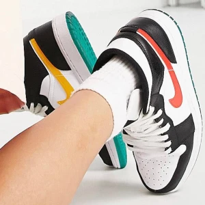 Jordan 1  - Säljer mina Jordan 1 mid:)💓