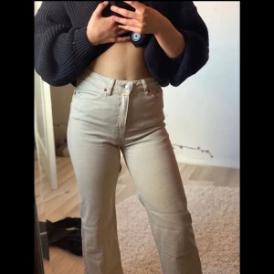 Raka jeans  - Raka jeans, oanvända  Gratis frakt 