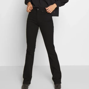 Levi’s jeans - Jeans från levi’s i modellen ”725 High Rise Bootcut”💗storlek 27/34💗 