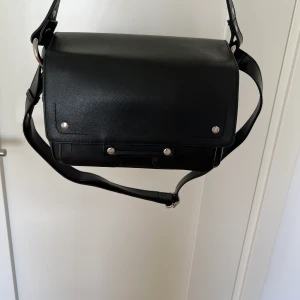 Nunooväska - Väska från nunoo i modellen ”honey”. Köpt på magasin i Köpenhamn för 2500 kr. Knappt använd. Säljer för 500.