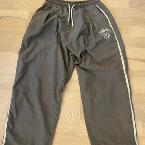 Stussy Byxor - Stussy byxor i storlek XL, men skulle säga att de sitter bättre som L / M