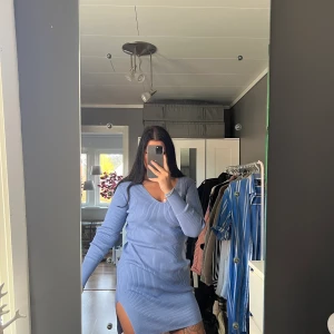 Ribbad klänning - Helt ny