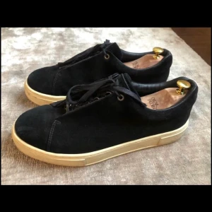 Eytys doja - Fina eytys skor i storlek 45.dom är lite andvända men ändå i bra skick