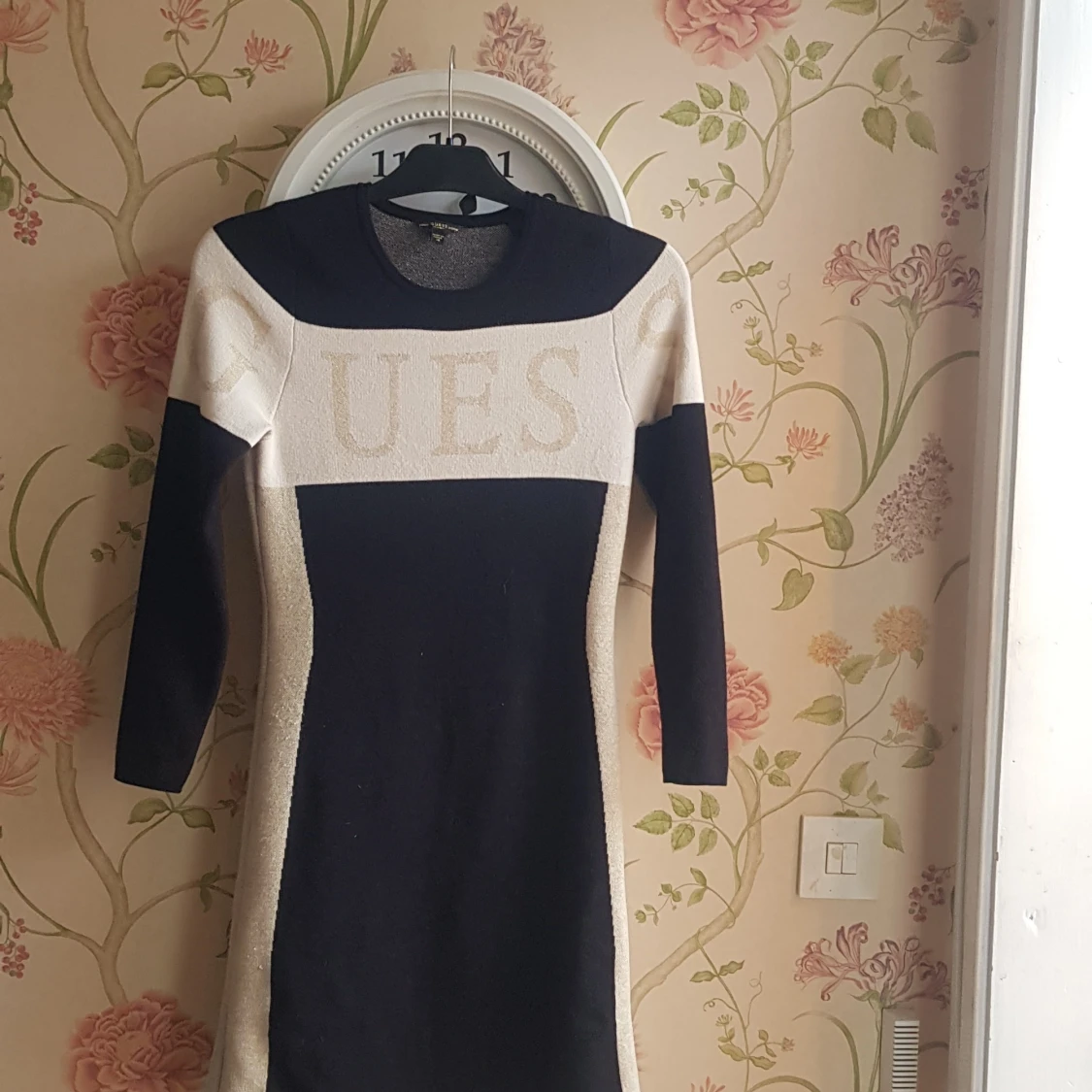 Klänning från Guess.  - 91