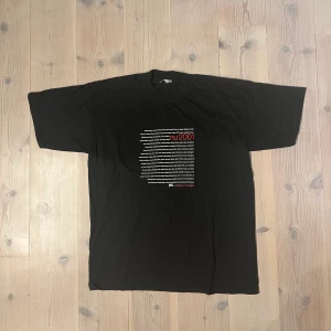 Vintage 2001 t-shirt - En sjuk svensk 2001 tisha där de mest sökta grejerna står på den. Storlek L sitter extremt bra. Ser helt oanvänd ut 9/10