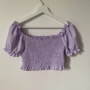 Vacker lila topp - Jättefin och bra skick
