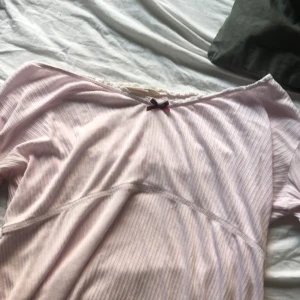 Långärmad tröja från odd Molly!! - jag säljer denna tröja då den är för stor för mig! den är använd cirka 4 ggr och är i bra skick (kan skicka fler bilder av tröjan om de behövs)