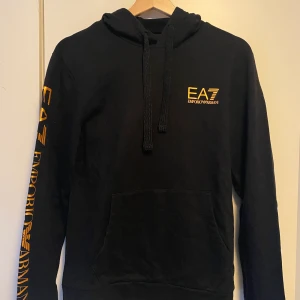 Ea7 emporio Armani hoodie storlek S - Använt ett par gånger, jätte bra skick