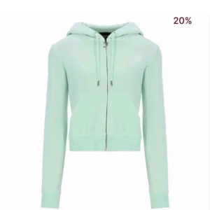 Juicy couture kofta  - Säljer pga ingen användning använd endast 1 gång så helt nytt skick, säljer billigt för behöver pengar snabbt! 