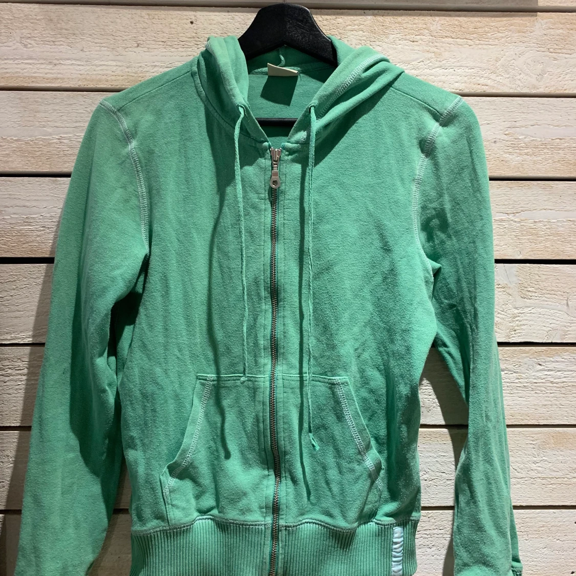 Zip up från singal med tryck på ryggen  - 91