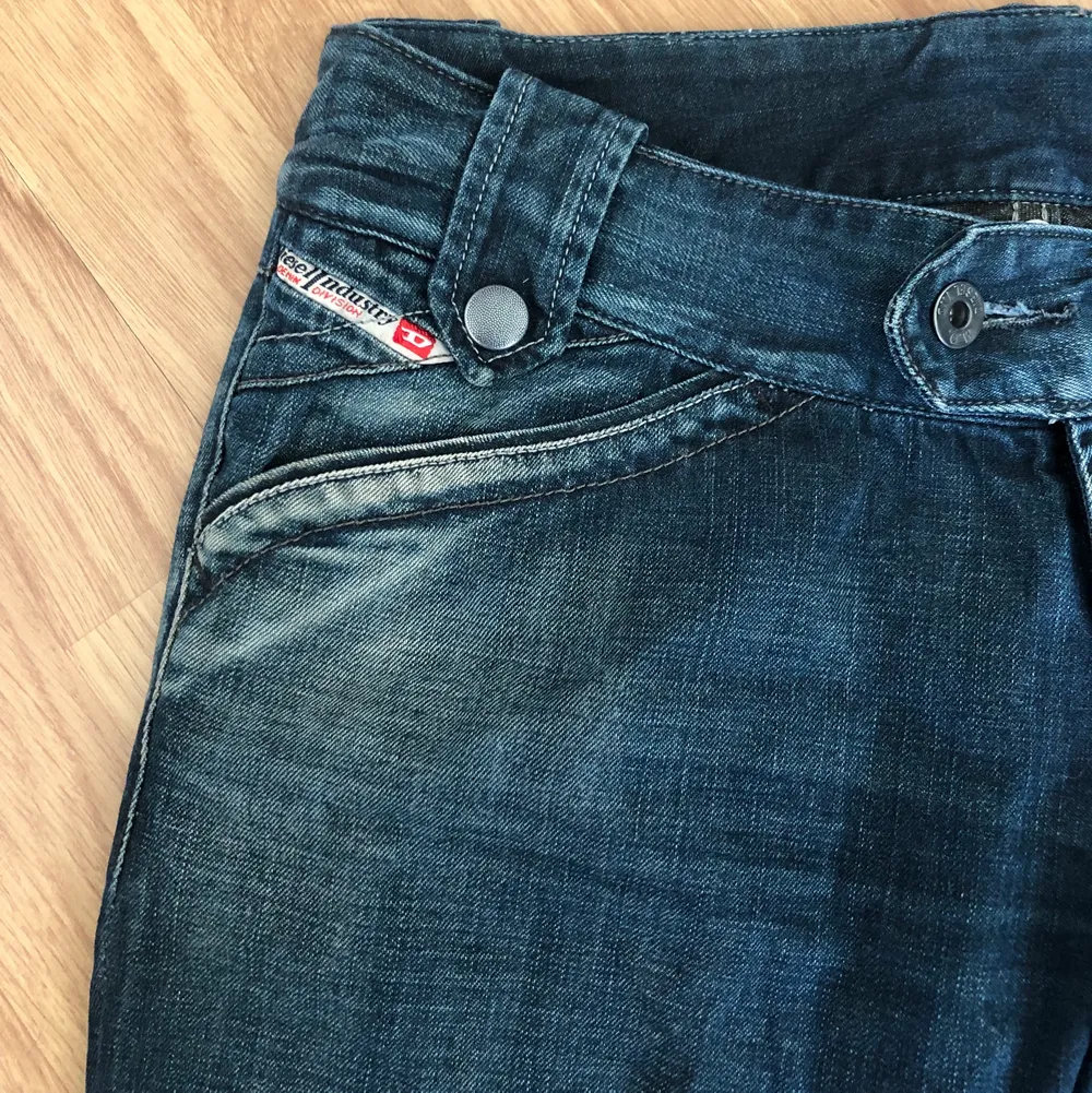 as feta diesel jeans i storlek 29, köparen står för frakt💚. Jeans & Byxor.