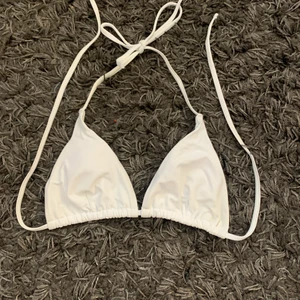 Bikini överdel - Vit bikini överdel som aldrig har andvänts, storlek M.