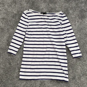 Randig tröja - Randig tröja med trekvartsarmar. Stl xs passar mig bra som är 158cm lång och har stl s. Bra skick. Säljer för andvänder inte. Säljer den för 60kr plus frakt.