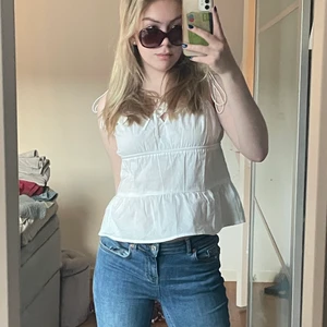 Utställd topp - Vit, utställd topp från h&m, oanvänd. 