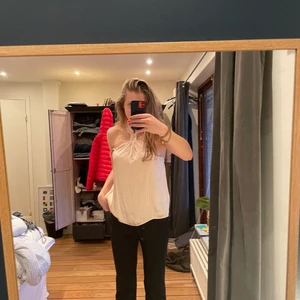 Super fin halterneck topp - Säljer min super fina halterneck topp köpt från zalando💗 storlek m passar s. 