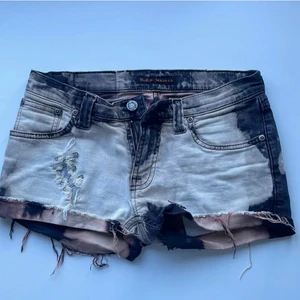 Coola short  - Ett par jätte coola sommar shorts från Nudie Jeans, sitter jätte snyggt men har tröttnat på de