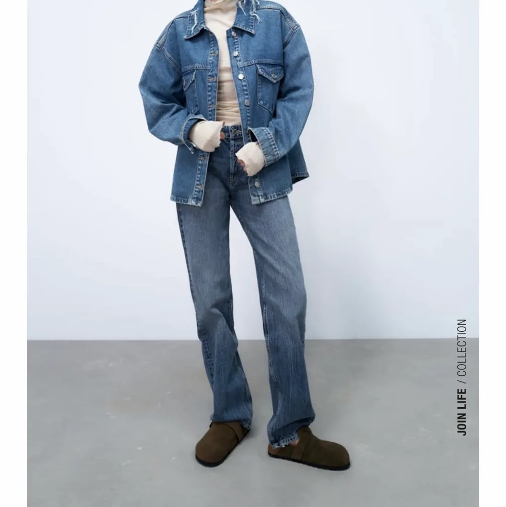 Zara jeans i mörkblå typ stone washed modell, helt nya å använda Max 3-4 gånger (inte uttöjda). Jeans & Byxor.