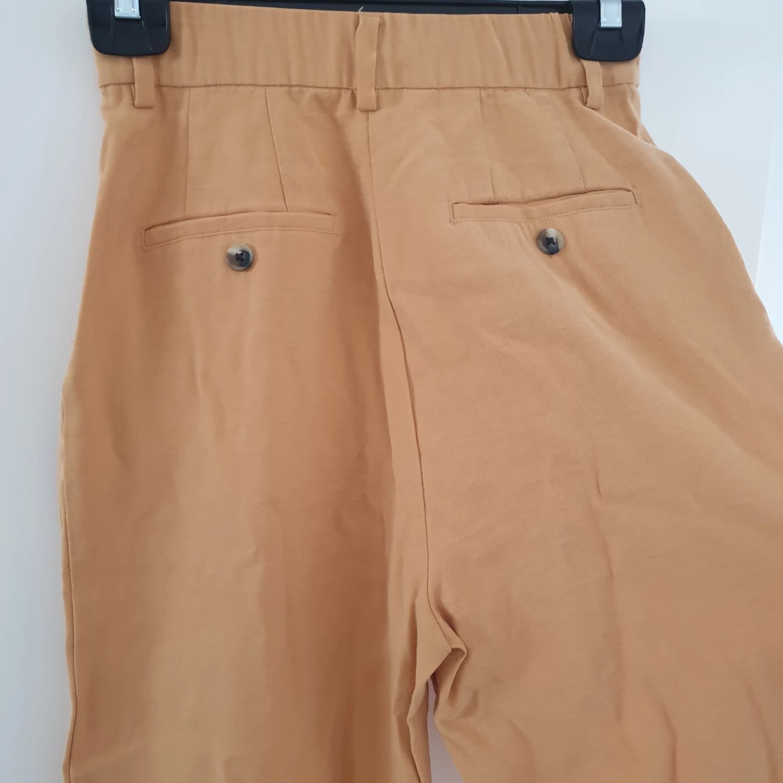Snygga högmidjade chinos - 90