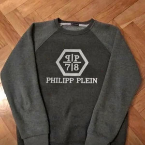 Philipp Plain tröja - Fin tröja tjockt mareial..St M tröjan är äckta men har tyvärr inget kvitto på den