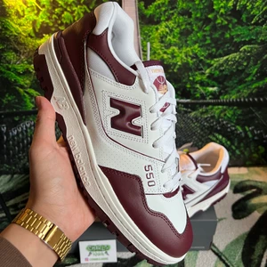 New Balance 550 “White Burgundy”🐻 - New Balance 550 “White Burgundy”🐻  Storlek:  -44.5  Pris:2199kr