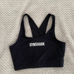 Gymshark top  - Säljer denna top då jag inte får användning för den. Den är i storlek XS och är i väldigt fint skick. Skriv gärna privat för frågor eller fler bilder☺️