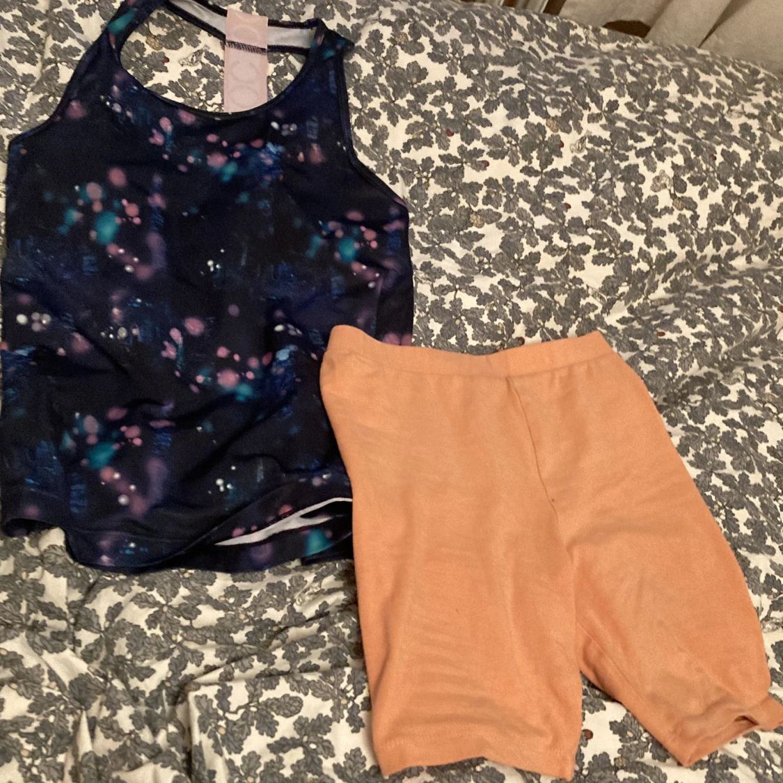 Fina shorts och ett fint linne för barn. - 90