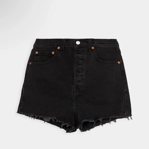 Levis shorts - Säljer ett par oanvända shorts från levis. Modellen heter ribcage. Storlek 28