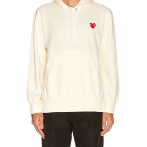 Hoddie ifrån CDG  - Jätte fin hoddie ifrån märket comme des garçons! Använd fåtal gånger därav i jätte bra skick! Köptes på NK för ca 2 år sen för 2500kr! I storlek M men passar mig som har storlek S💕 pris går att diskutera 