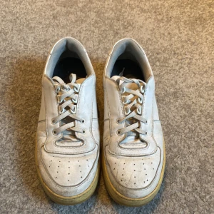 Acne sneakers - Storlek 43 Köpta på acne hemsidan Nypris ~ 3500