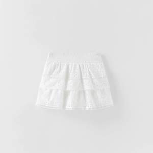 Super söt vit kjol till sommaren ifrån zara💕 strl 164, passar mig som vanligtvis bär xs/s💕