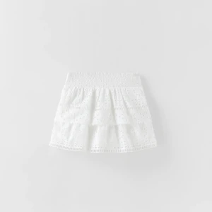 Kjol - Super söt vit kjol till sommaren ifrån zara💕 strl 164, passar mig som vanligtvis bär xs/s💕