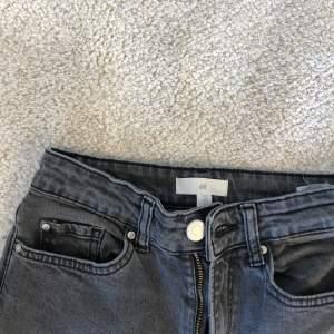 Ett par gråa jeans från h&m 🤍