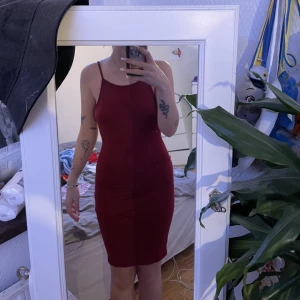 Klänning  - Är 165cm ish för referens  Brukar ha storlek xs-s 34/36