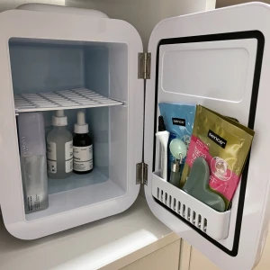 Skincare fridge - Inställningar för kylning och uppvärmning! StylPro's 4L Beauty Fridge är utformad för att kyla dina hudvårdsprodukter och skönhetsartiklar - som ögonkrämer, sheet masks och till och med nagellack-för en uppfriskande, kylande känsla och förlängd hållbarhet